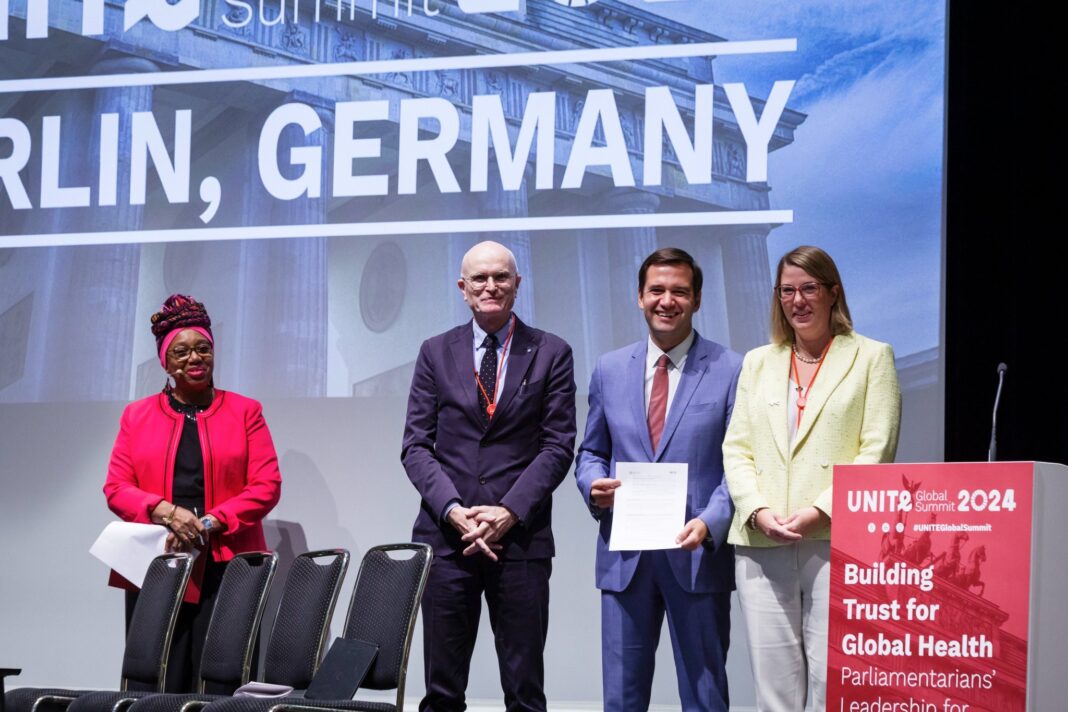 Los parlamentarios reunidos en Berlín firman una declaración mundial a favor del Acuerdo de la OMS sobre Pandemias